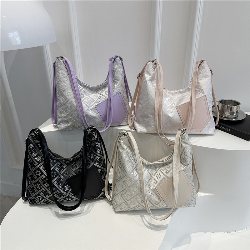 Niche and simple design backpack 2025, a fresh and elegant women's bag, casual, fashionable and versatile shoulder bag, crossbody bag Application Scenario