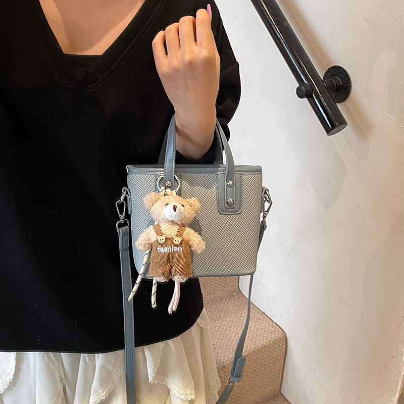 Korean high-end solid color hand-held bucket bag for women, new Spring/Summer 2025 trendy and fashionable commuting single-shoulder crossbody bag Specification drawing