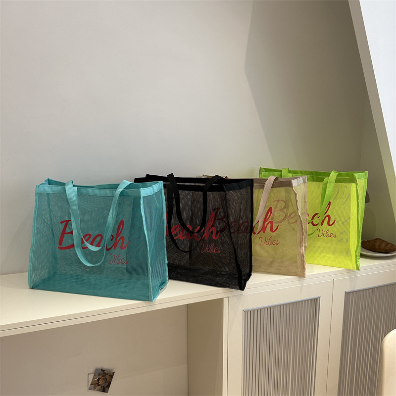 Mesh transparent shopping bag, large-capacity mesh single-shoulder bag, women's beach bag Application Scenario