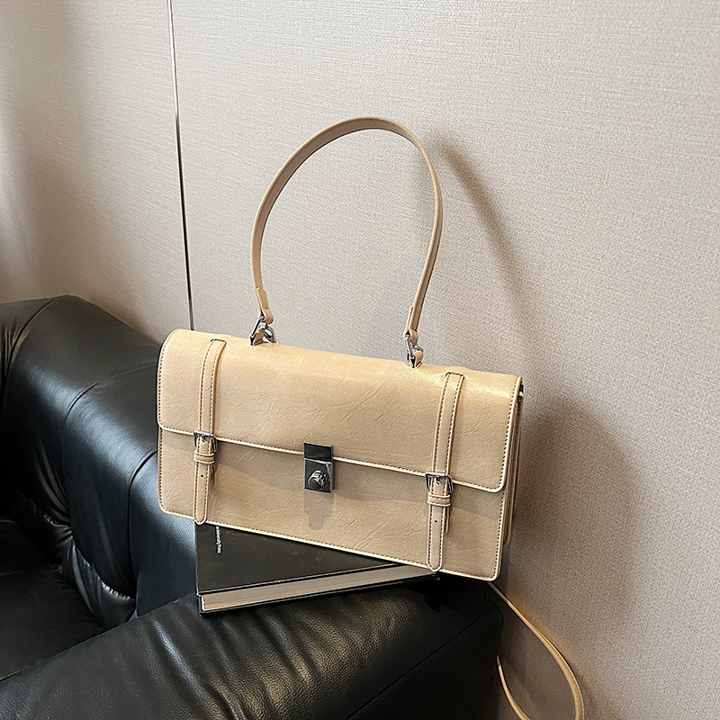 A retro Korean-style fashionable and high-end handbag for women, a new Korean-style Instagram trendy single-shoulder crossbody hand-carried small square bag in 2025 details Picture