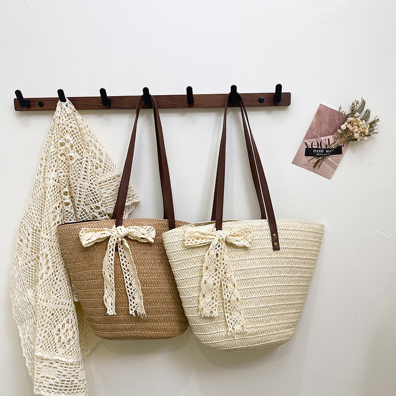 Summer new vacation beach bag, simple and elegant woven tote bag, large-capacity casual single-shoulder straw woven bag Application Scenario