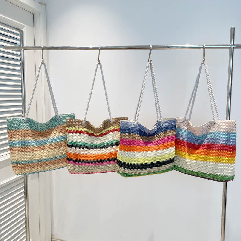 The new summer 2025 fashion trend single-shoulder bag, simple and casual crossbody bag, and trendy large-capacity tote commuter bag Application Scenario