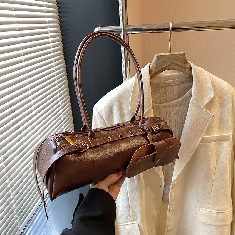 A new 2024 stylish and versatile baguette underarm bag for women with a simple and niche Korean design for work and commuting Specification drawing