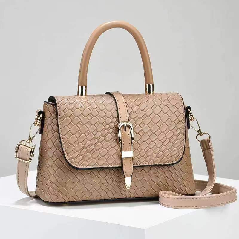 A new style of fashionable woven single-shoulder crossbody bag, simple cross-border trend, elegant and versatile for women, mom and handbag details Picture