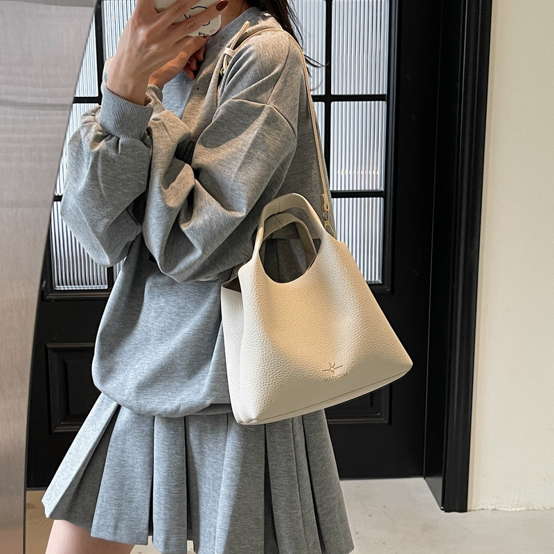 Large-capacity simple bucket bag for women, 2025 new trendy and fashionable single-shoulder crossbody bag, soft leather retro underarm bag details Picture