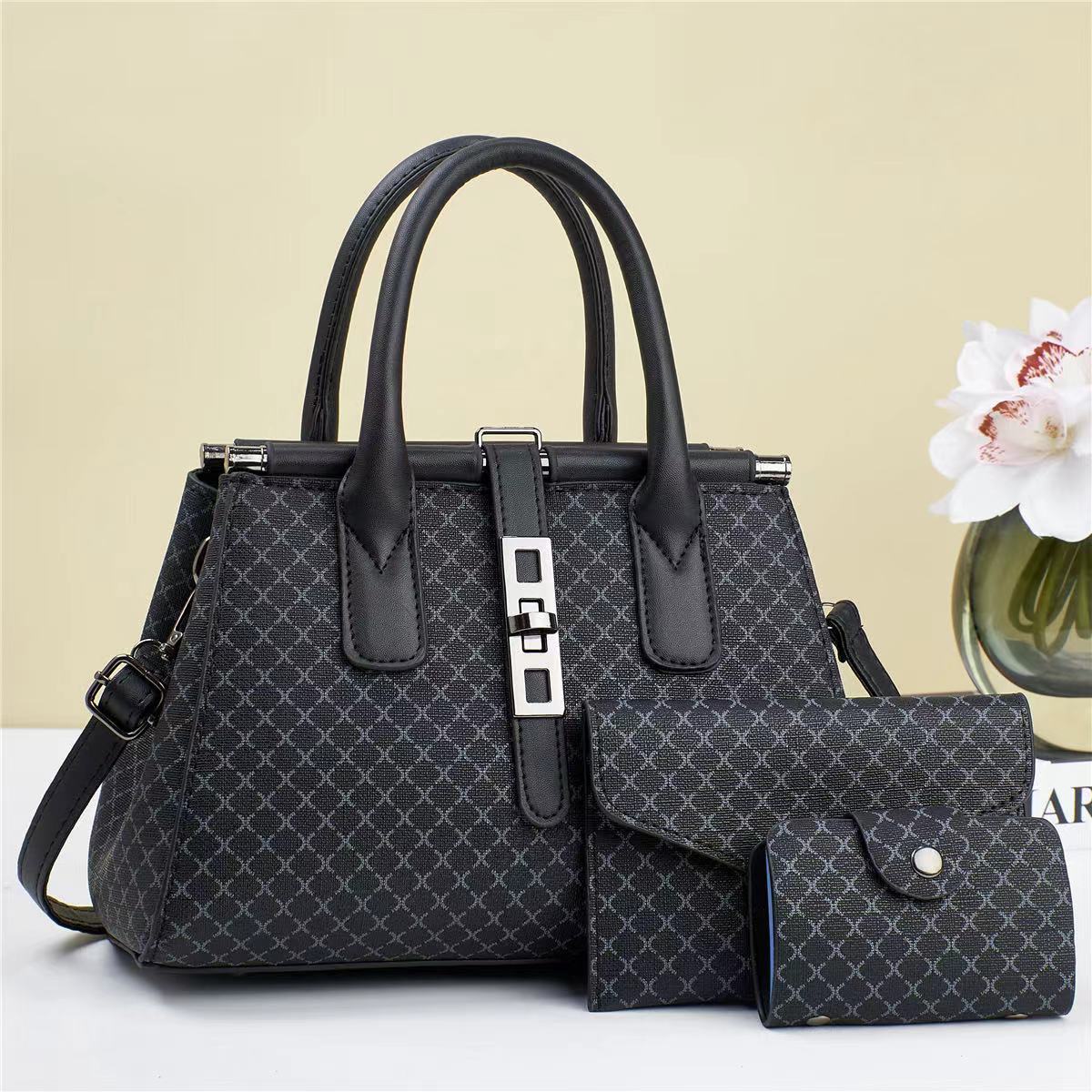 2024 New Cordyceps pattern soft leather three-piece set, high-quality, large-capacity cross-border single-shoulder hand-carry women's bag, large bag Application Scenario