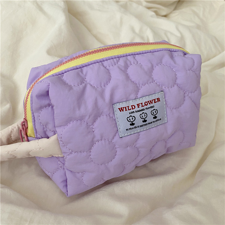 110121 Korean quilted flower hand-held makeup bag, ins storage pen case, cute girl clutch, portable Item Picture
