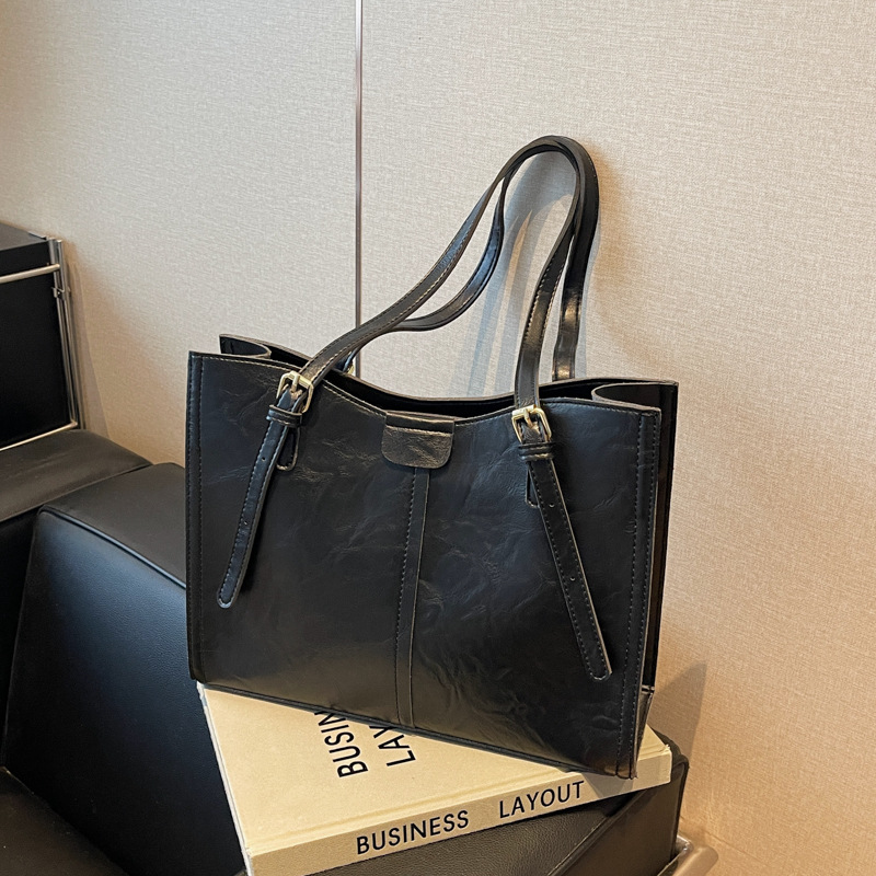 This year, large-capacity tote bags, simple and versatile single-shoulder commuter bags, are popular for women in 2024 Specification drawing