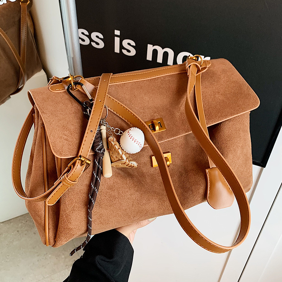 Large-capacity commuter tote bag for women, 2025 new style, laid-back underarm bag, high-end and fashionable single-shoulder crossbody bag full figure