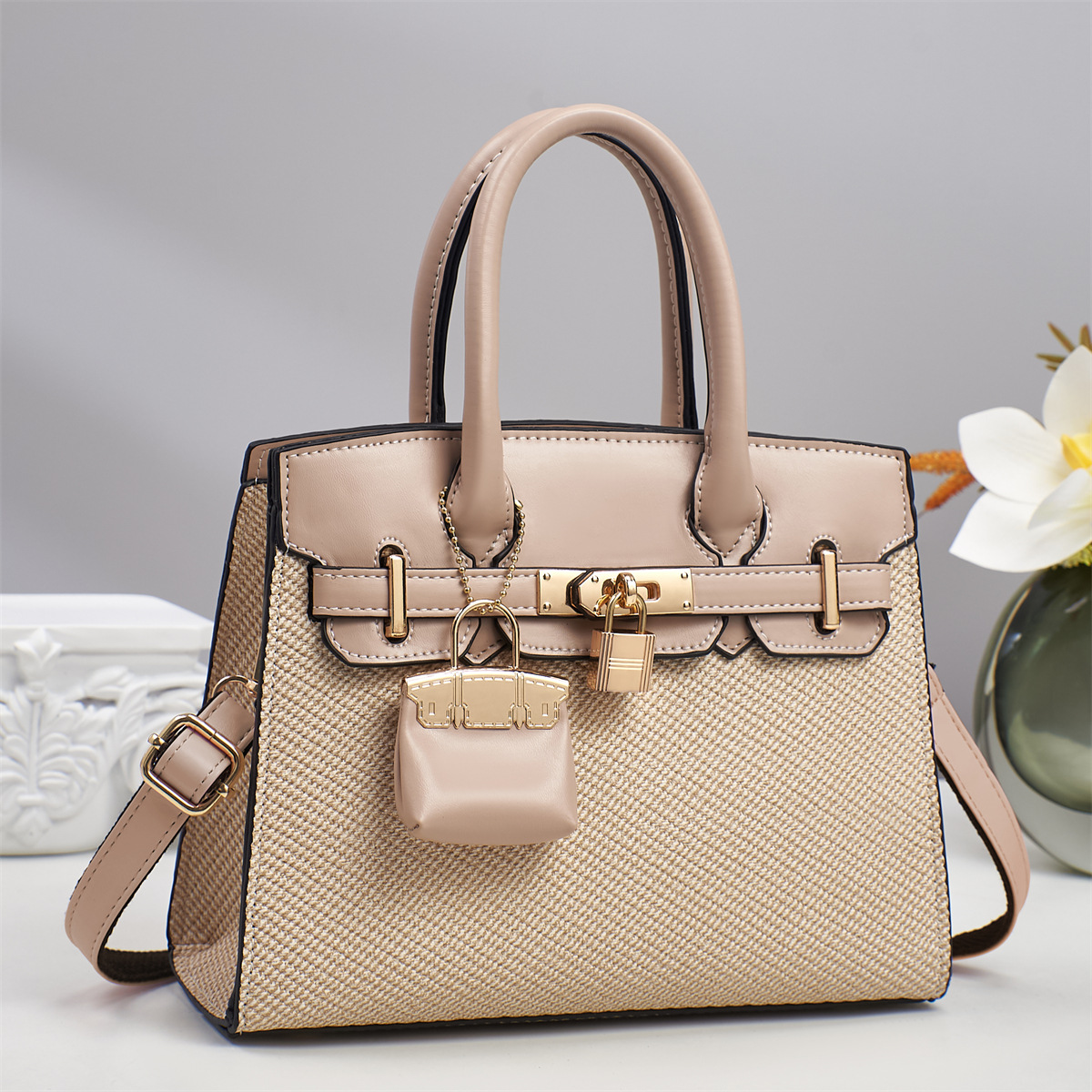 Bag Girl 2025 New Fashion handbag, large-capacity single-shoulder bag, mom's style light luxury commuter fashion tote bag details Picture