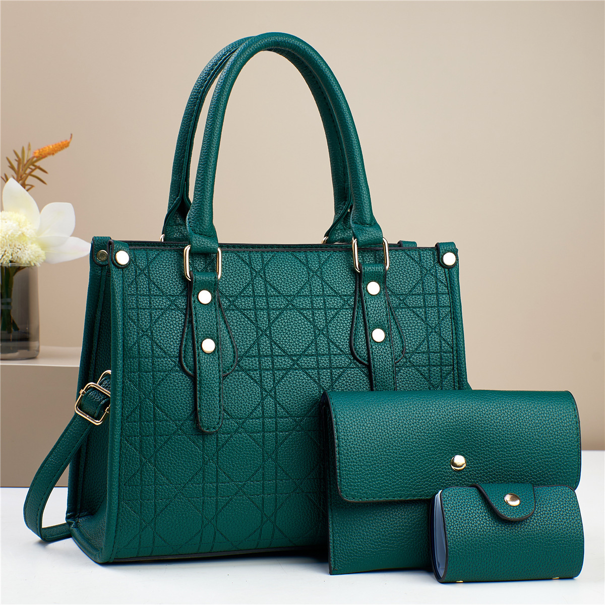 Three-piece set of fashionable new women's single-shoulder crossbody bag, a bestseller in foreign trade, a large bag manufacturer's best-selling winter versatile hand-carry details Picture