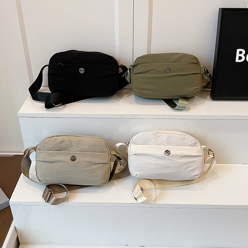 A new large-capacity single-shoulder crossbody bag for women with a high-end feel, a versatile and lightweight nylon fabric small square bag from Japan and South Korea Application Scenario
