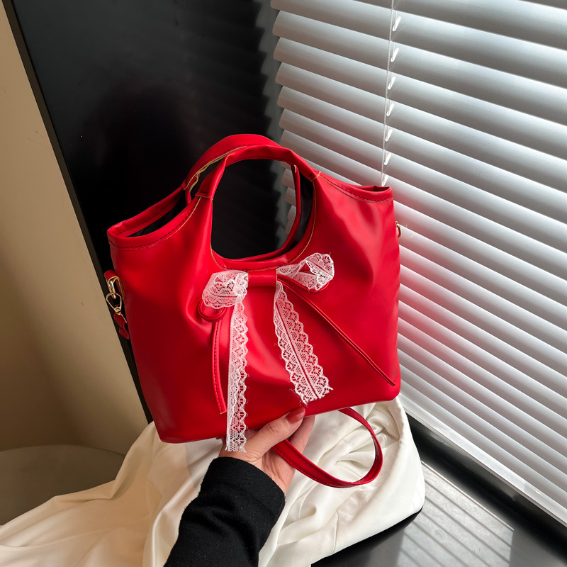 Korean simple and sweet style hand-held vegetable basket bag for women, fashionable oil-wax leather, lightweight and versatile commuter crossbody bag full figure