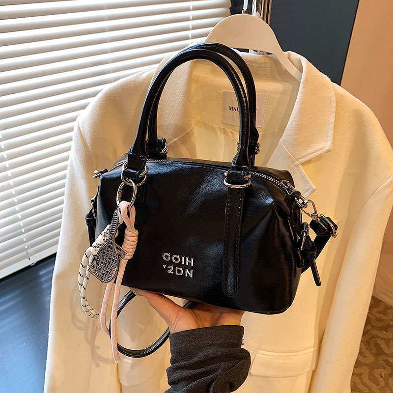 High-end oil-wax leather small bag for women, 2025 new style fashionable hand-held pillow bag, casual and versatile single-shoulder crossbody bag Specification drawing