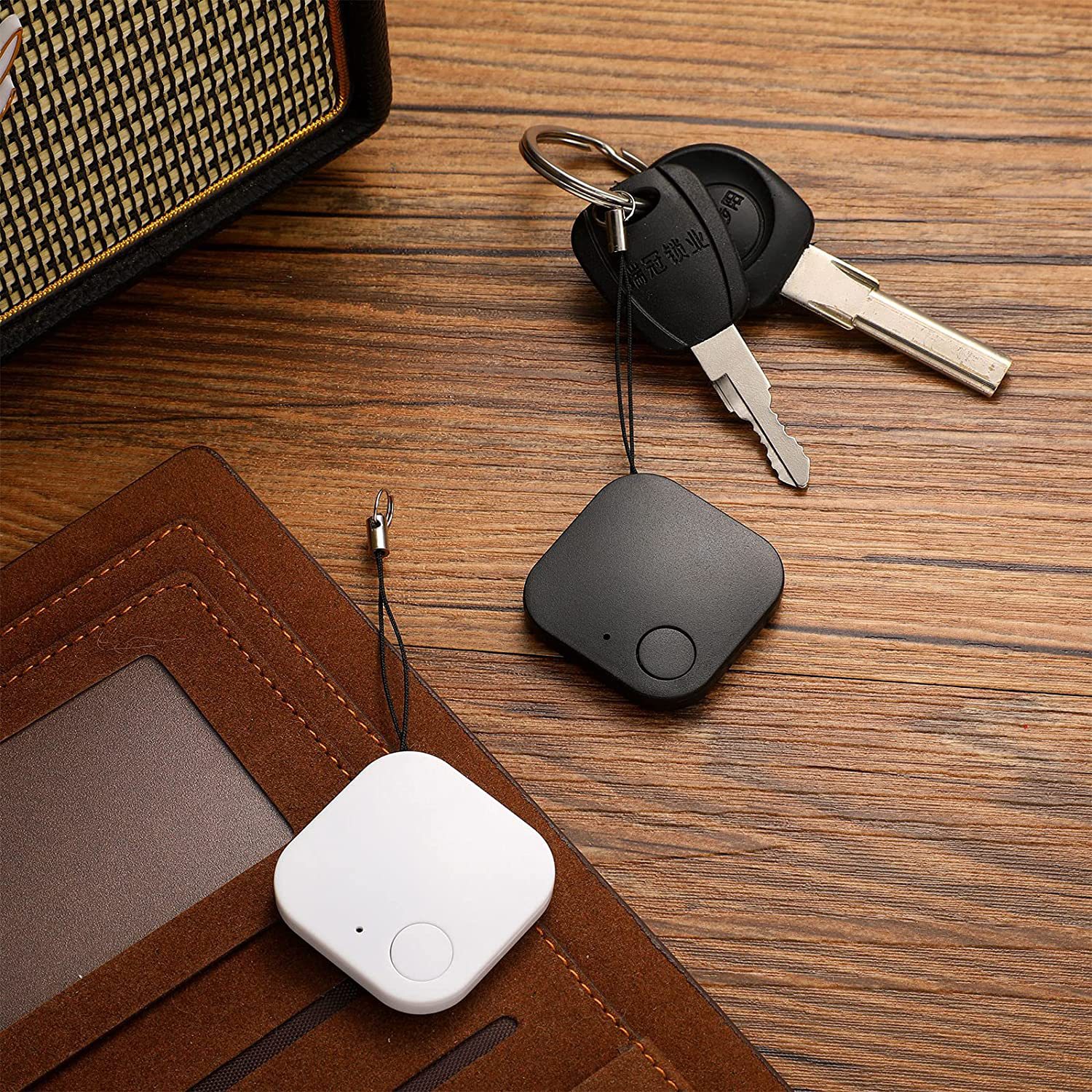 Square Bluetooth anti-loss finder, tracker, two-way alarm, key wallet, important item tracking and anti-theft device Application Scenario