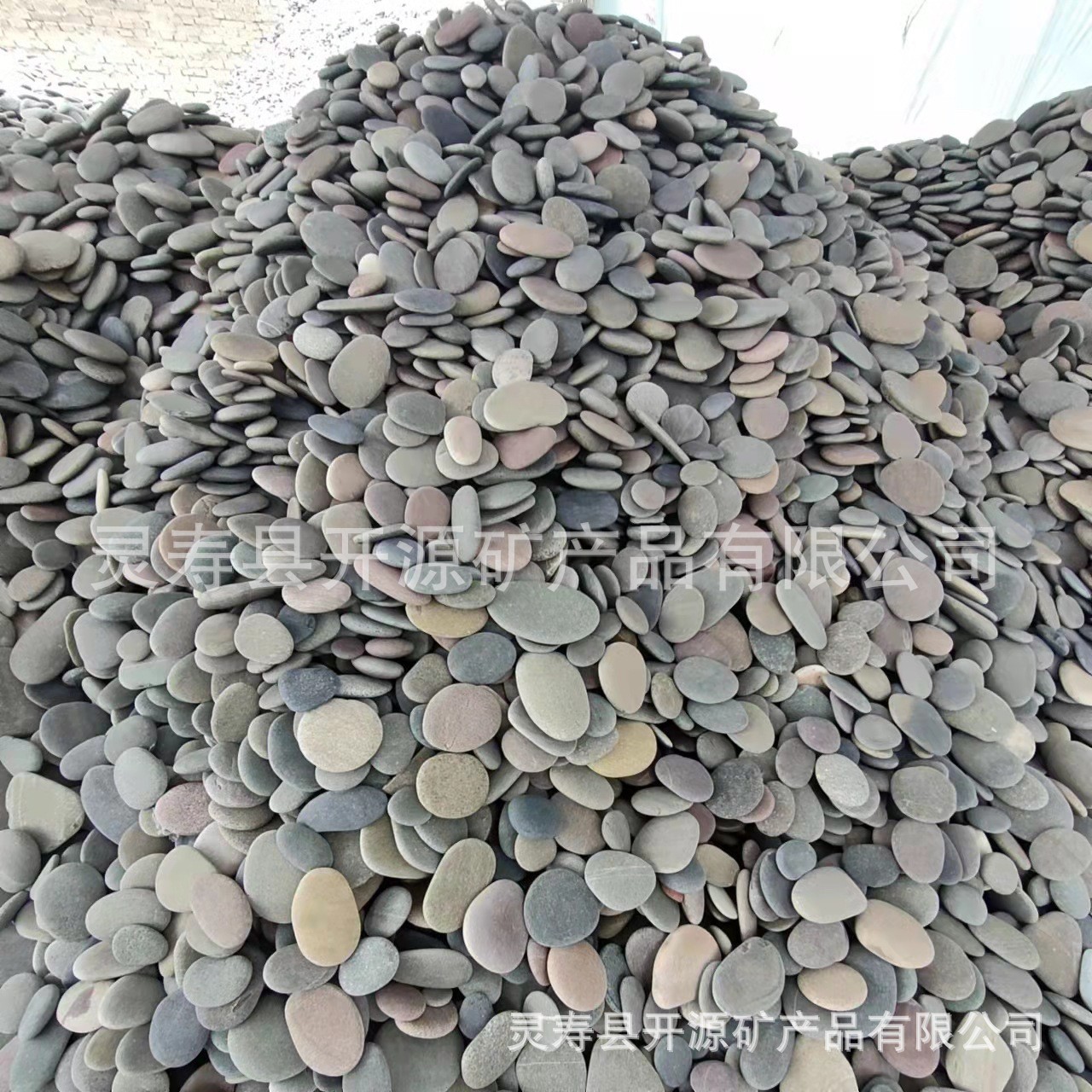 Colorful painted stone slabs, hand-painted raw stones, decorative pebble slabs, DIY creative painted stones details Picture