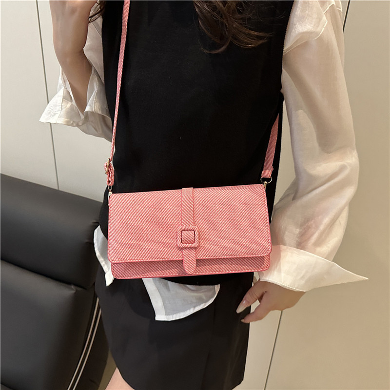 The 2025 summer new small square bag is a simple and versatile commuting bag with a Korean-style texture and a single-shoulder crossbody bag Specification drawing