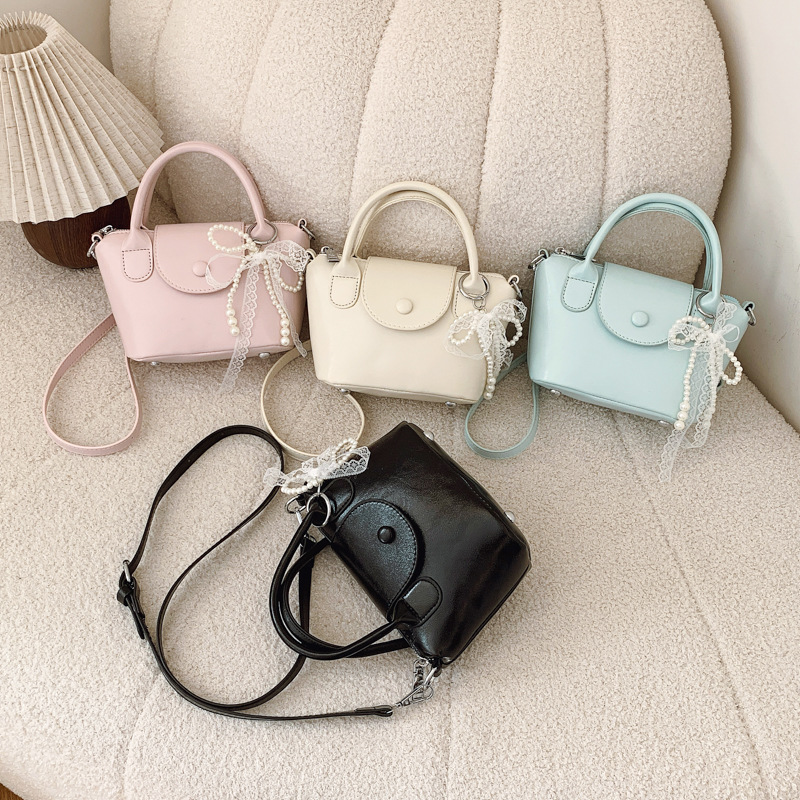 Popular women's retro 2025 Spring New style bag cover casual crossbody bag Korean version hand-held bucket bag Application Scenario