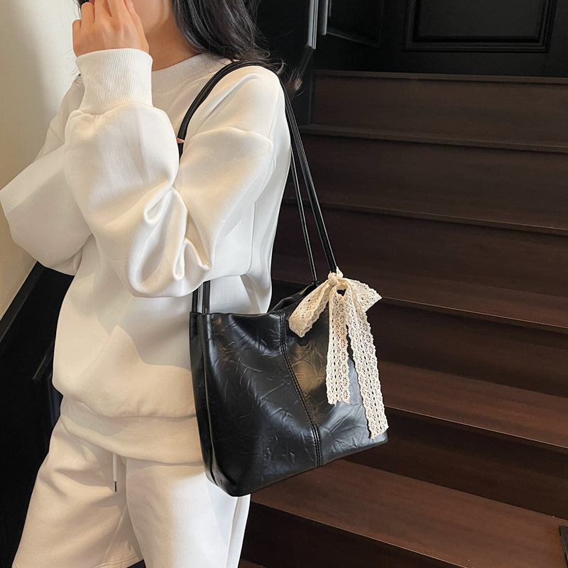 Korean lace single-shoulder bag for women 2025 new style, trendy commuting, simple underarm tote bag, fashionable and casual bucket bag Specification drawing