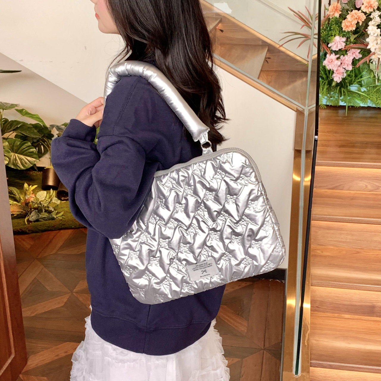 Cross-border fashion handbag, shoulder and armpit cotton jacket bag, women's bag 2024 new style casual tote bag, tablet computer bag Specification drawing