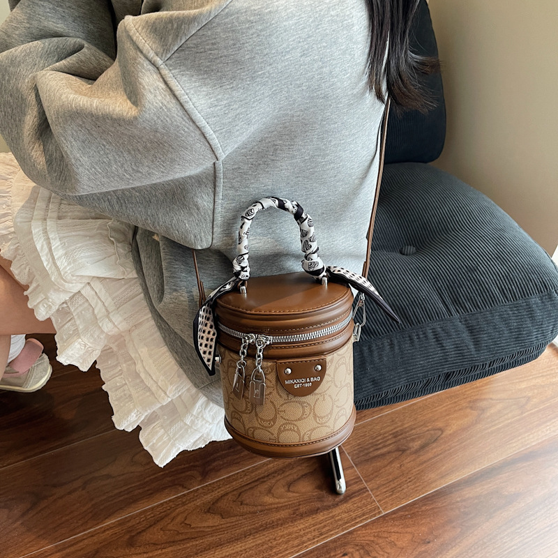 Cross-border women's bags, fashionable handbags, casual bucket bags, 2025 new trendy single-shoulder bags, high-end quality crossbody bags Application Scenario