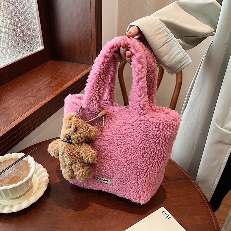 A fluffy hand-held bag for ladies in 2024, a trendy Maillard single-shoulder bag for commuting and casual use, a crossbody bucket bag details Picture