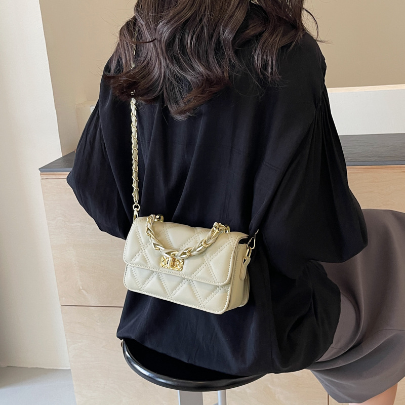 This year, the diamond-shaped chain small bag is in vogue. It's a trendy and versatile crossbody bag for women in the summer of 2025, with a high-end feel Specification drawing