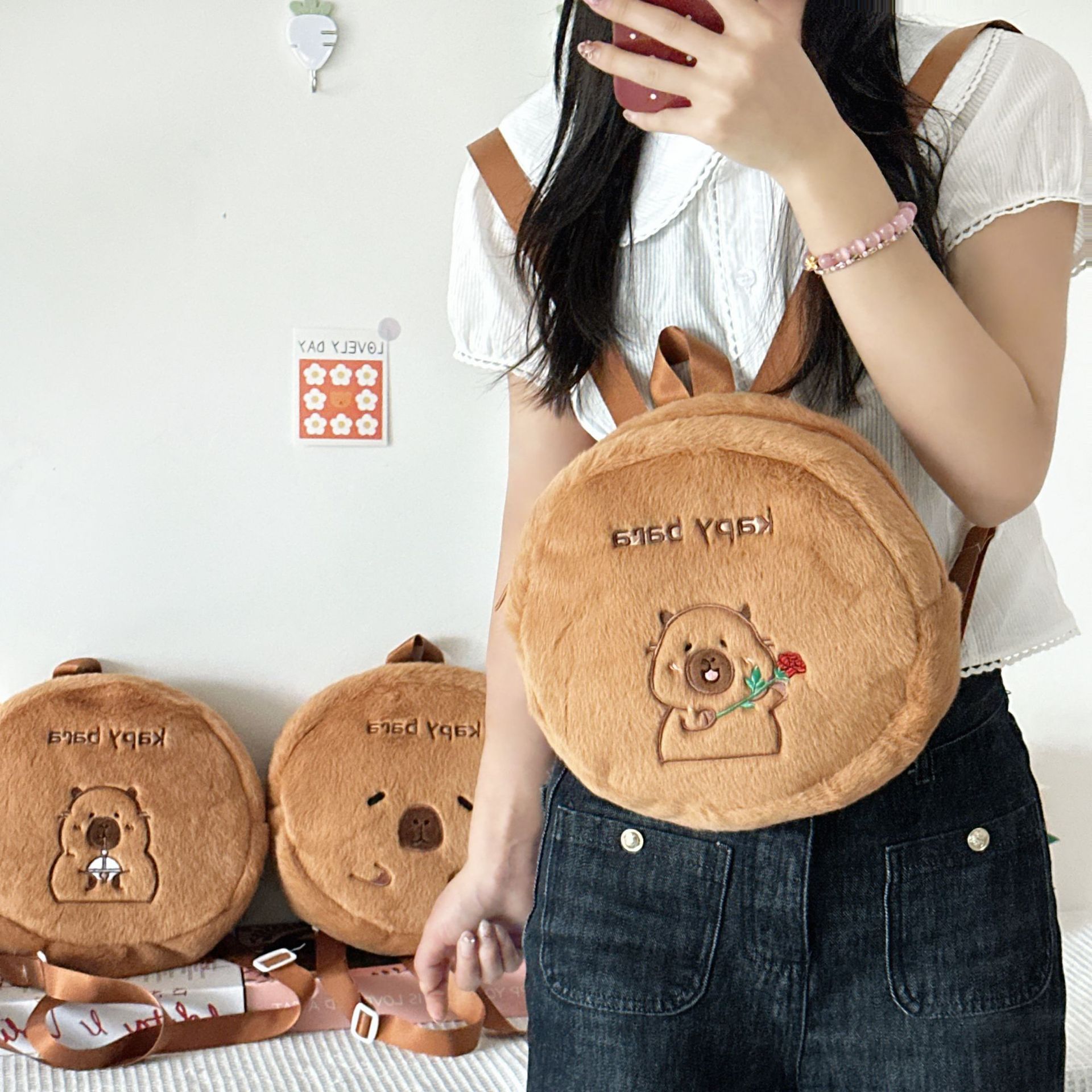 The new Capibara small round bag is a cute and playful student backpack with large capacity and embroidery details Picture