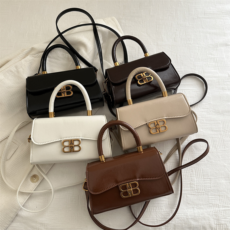 New 2025 handbag for women, a niche design, a spring fashion and high-end style small square bag, a single-shoulder crossbody bag, a Korean version bag Application Scenario