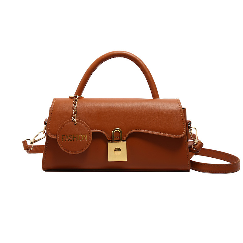 A French-style, niche and stylish commuting hardware single-shoulder crossbody bag. A new fashionable pu handbag from South Korea for summer Item Picture
