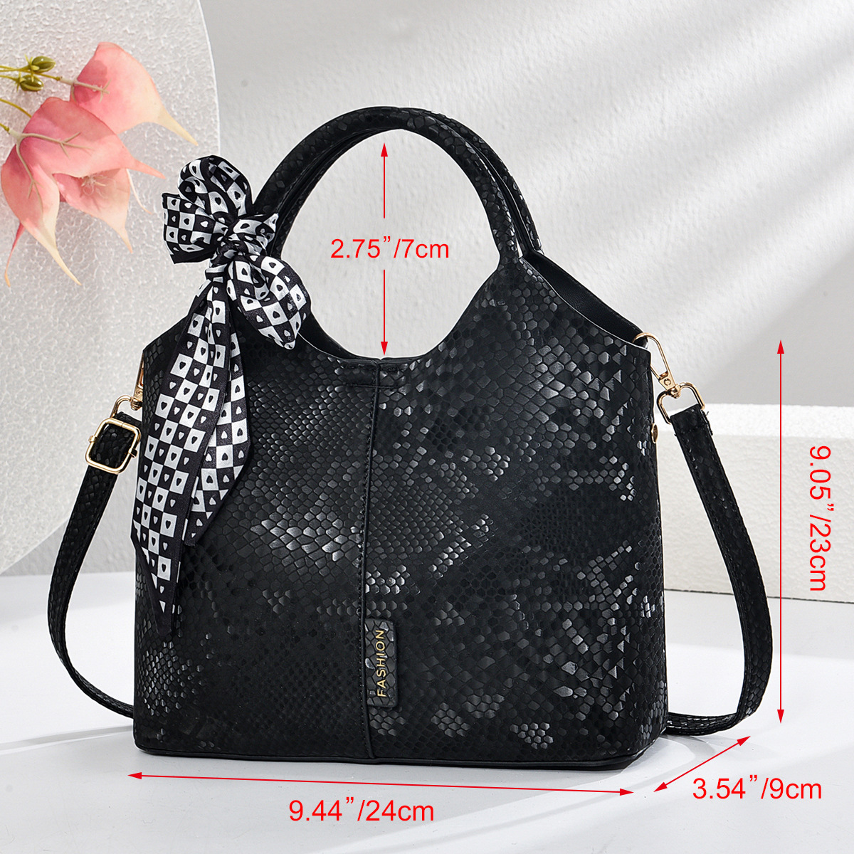 Snake-patterned bag 2025 new style, high-end niche, versatile, mom's hand, shoulder, crossbody bag, bucket, women's bag, handbag details Picture