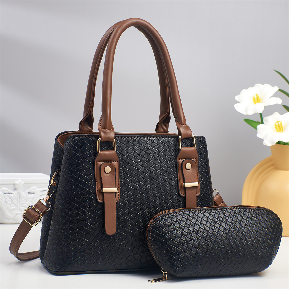 Cross-border foreign trade handbag for women, 2025 new style, fashionable women's bag, woven pattern, elegant commuting single-shoulder bag details Picture