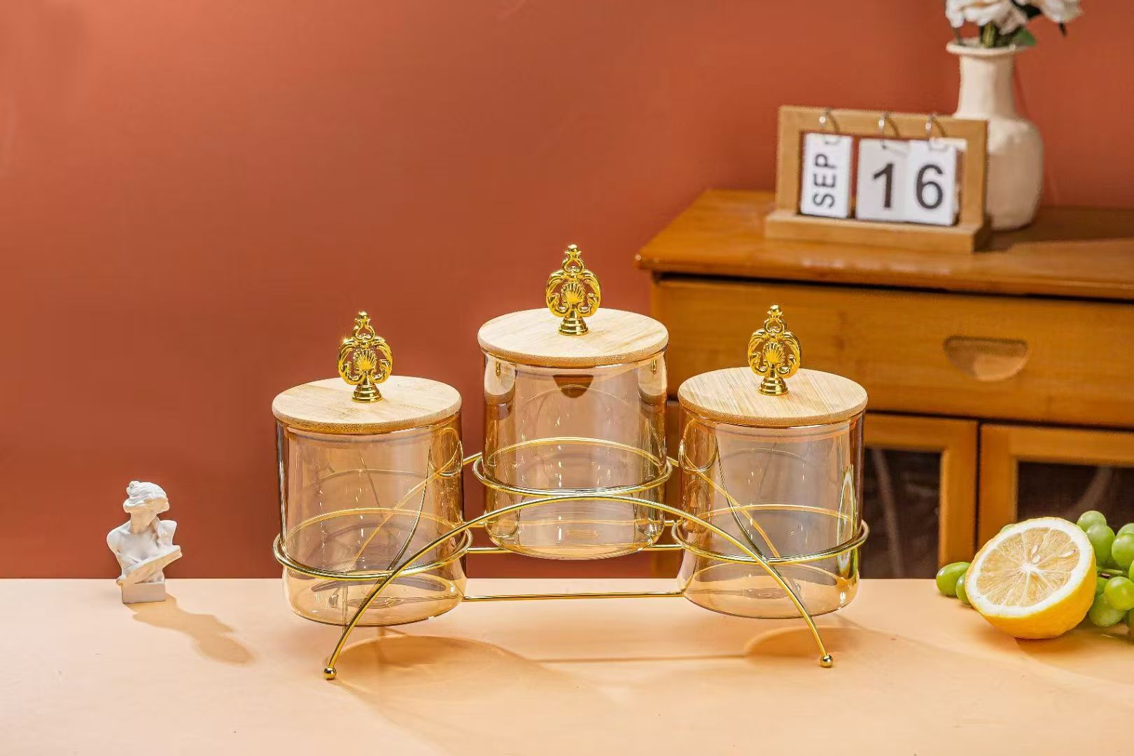 European-style light luxury storage glass storage creative jars, candy jar ornaments, home desktop glass candy jar handicraft set details Picture