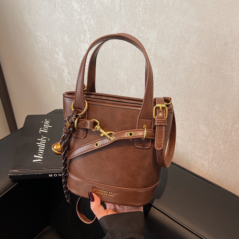 A retro handbag for women in 2024, a trendy, versatile and high-end commuter single-shoulder crossbody bucket bag Specification drawing