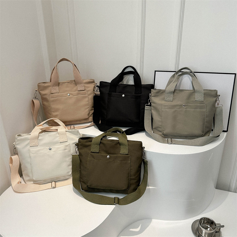 A large-capacity, fashionable Korean-style casual handbag for spring 2024, a versatile Instagram commuting single-shoulder crossbody bag Application Scenario