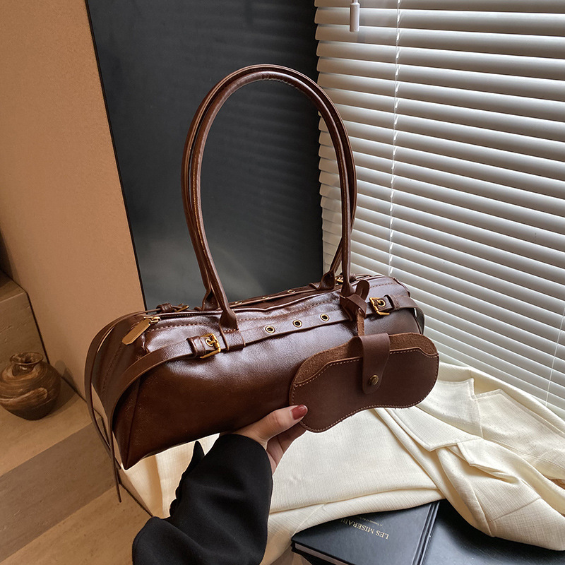 A new 2024 stylish and versatile baguette underarm bag for women with a simple and niche Korean design for work and commuting full figure