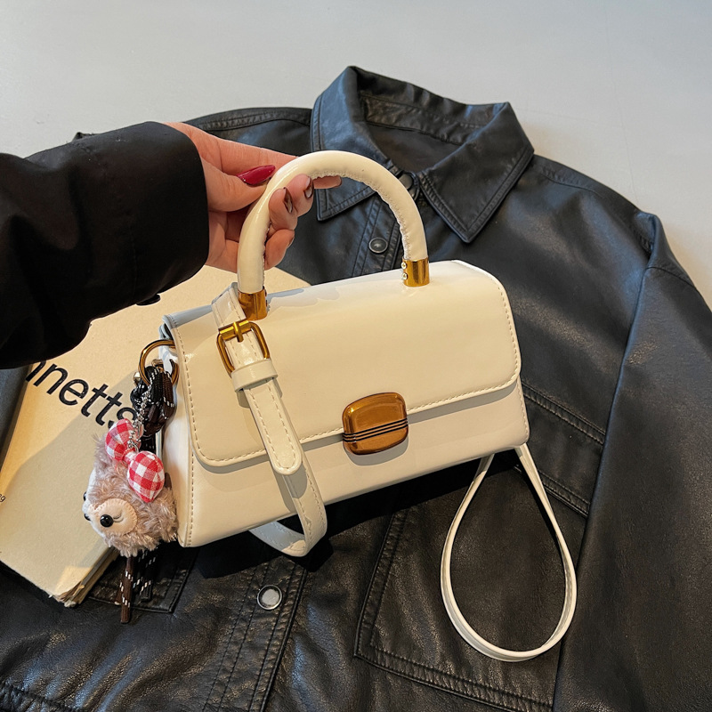 This year's popular women's 2025 new high-end handbag, trendy and fashionable commuting single-shoulder crossbody small square bag full figure