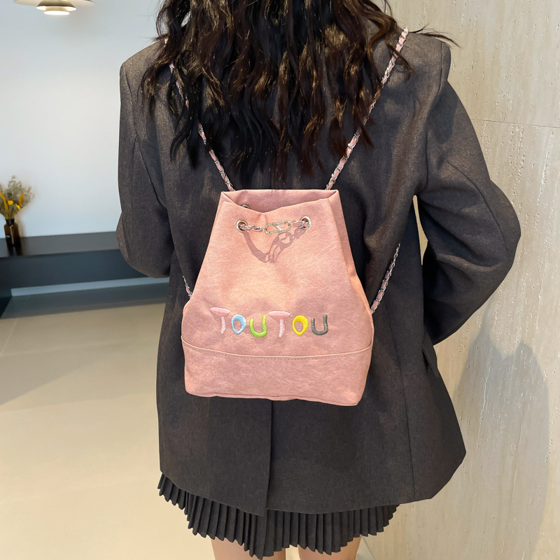 Fashionable large-capacity chain backpack for women, 2024 new style, stylish and elegant bucket bag, commuting single-shoulder large bag details Picture