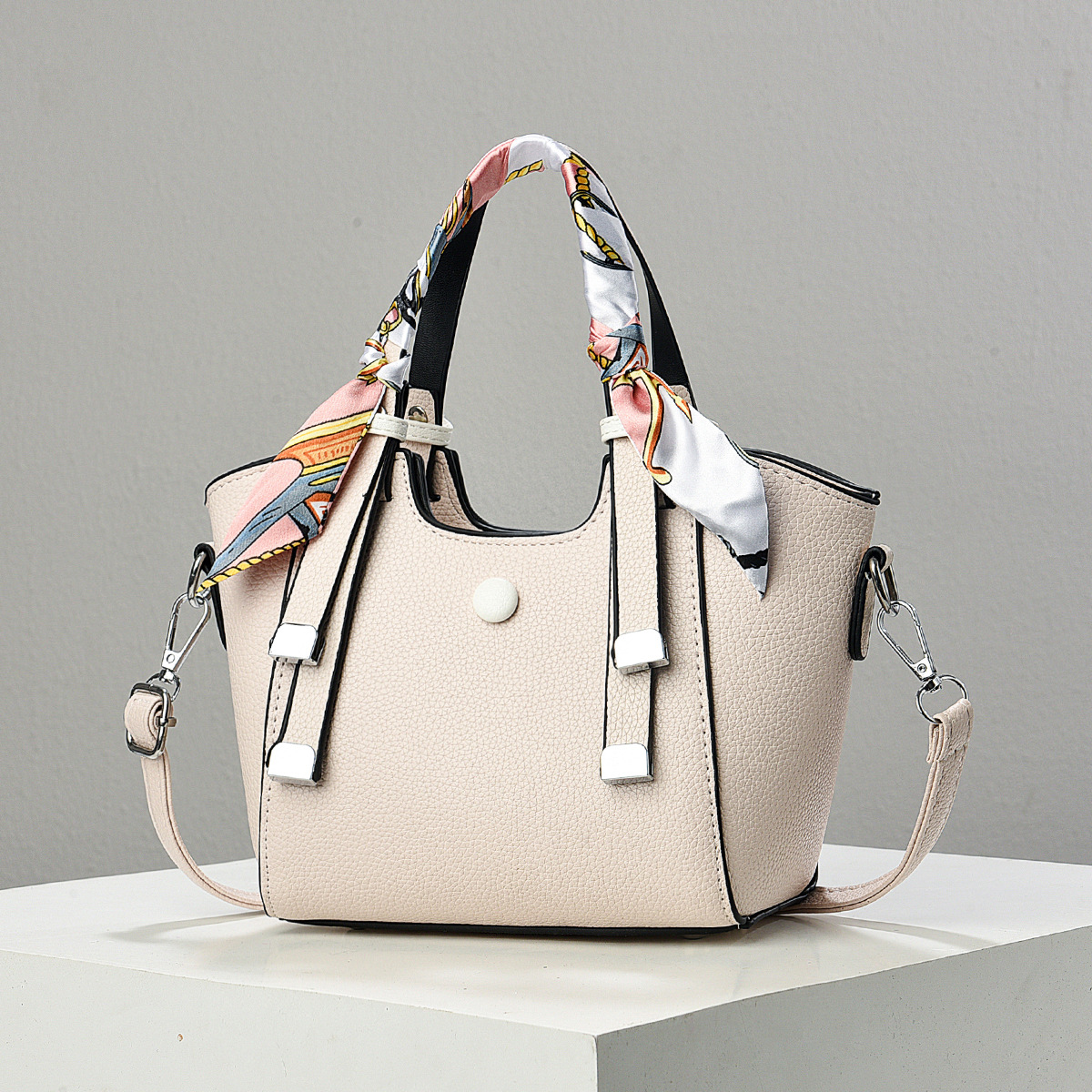A high-end and stylish small bag for women, a new summer 2025 trendy and versatile crossbody bag, a super popular hand-held bucket bag details Picture
