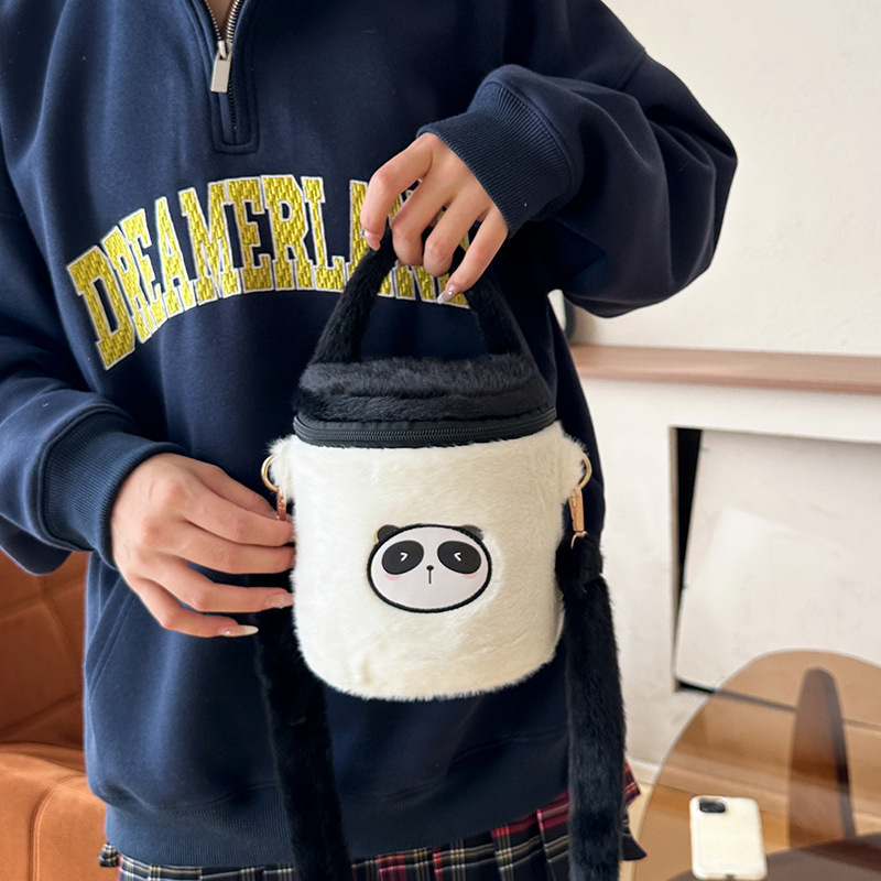 New cute plush toy Kapiba handle, shoulder, slanted bucket, large-capacity storage, cosmetic bag wholesale details Picture