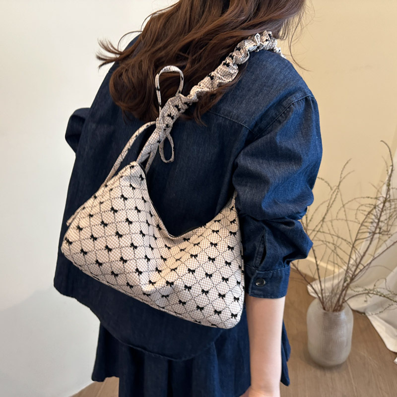 The checkered large bag is a new summer fashion bow underarm bag for women in 2025. It's a versatile large-capacity single-shoulder bag on Instagram Specification drawing