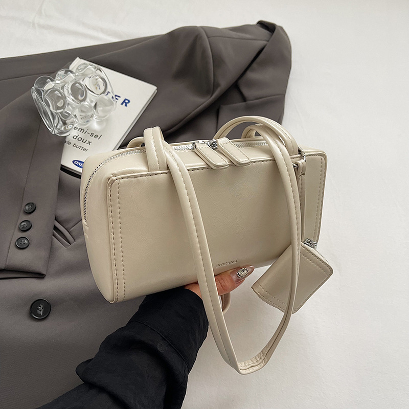 Korean-style underarm fashion bag for women, large-capacity, simple and versatile bowling bag 2024, high-end casual single-shoulder bag details Picture