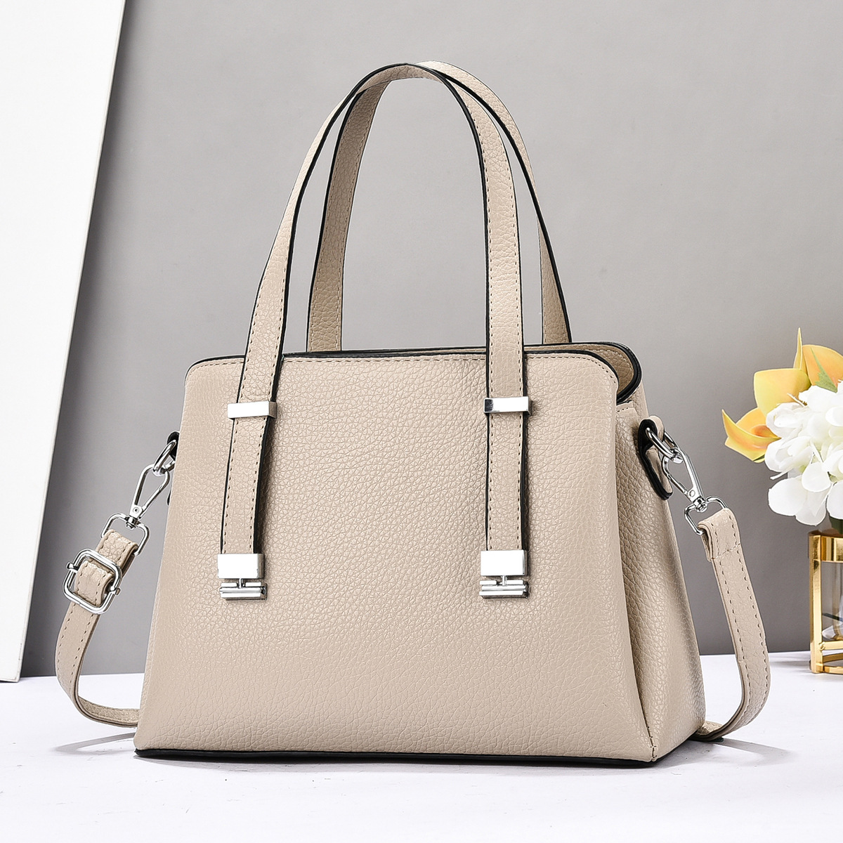 Cross-border women's bag, large-capacity handbag, high-end and versatile, fashionable commuting crossbody bag, new elegant mom bag for women Specification drawing