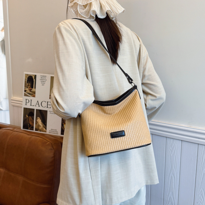 2025 New summer niche design bucket bag, women's retro and fashionable single-shoulder bag, large capacity and versatile crossbody bag details Picture