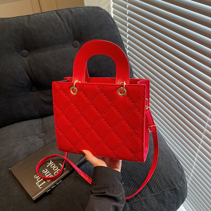 The new 2025 trendy, fashionable and stylish women's bag with diamond-patterned embroidery thread is a popular single-shoulder crossbody bag and handbag full figure