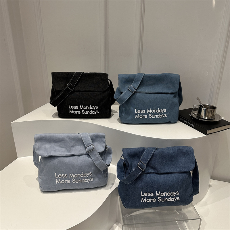 A new, stylish single-shoulder tote bag made of denim with letters in 2024, featuring a unique, trendy, simple, commuting, casual and artistic style Application Scenario