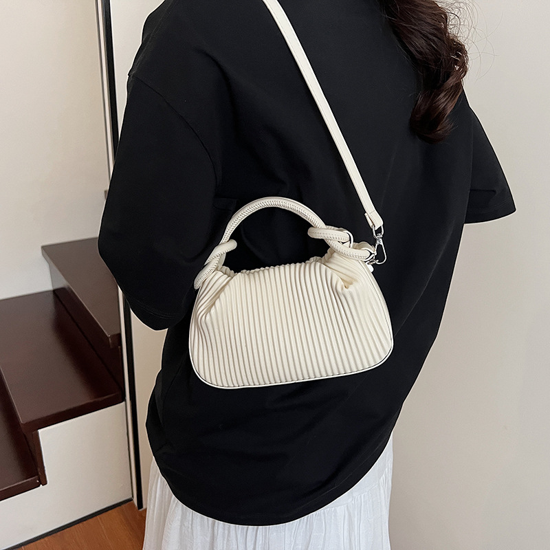 The 2025 new solid-color simple and casual design handbag for women is a trendy and fashionable pleated versatile single-shoulder crossbody bag details Picture