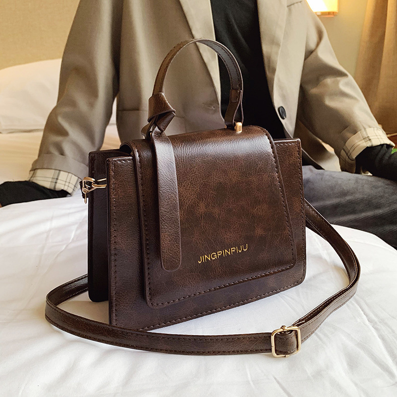 Autumn and winter retro chic bag for women 2019 popular new Hong Kong-style fashionable texture solid color single-shoulder crossbody small square bag full figure