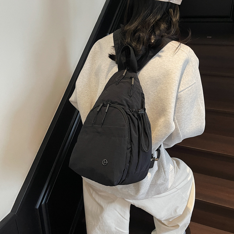 2025 New niche lightweight nylon fabric backpack, stylish ladies' travel small backpack, casual and personalized commuting bag Application Scenario