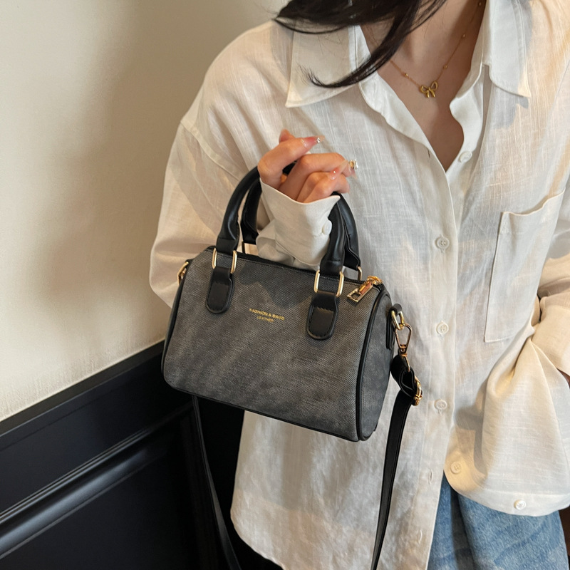 Bag Girl 2025 Summer New Korean-style handbag, fashionable pillow bag, simple and versatile shoulder bag, patchwork crossbody bag details Picture